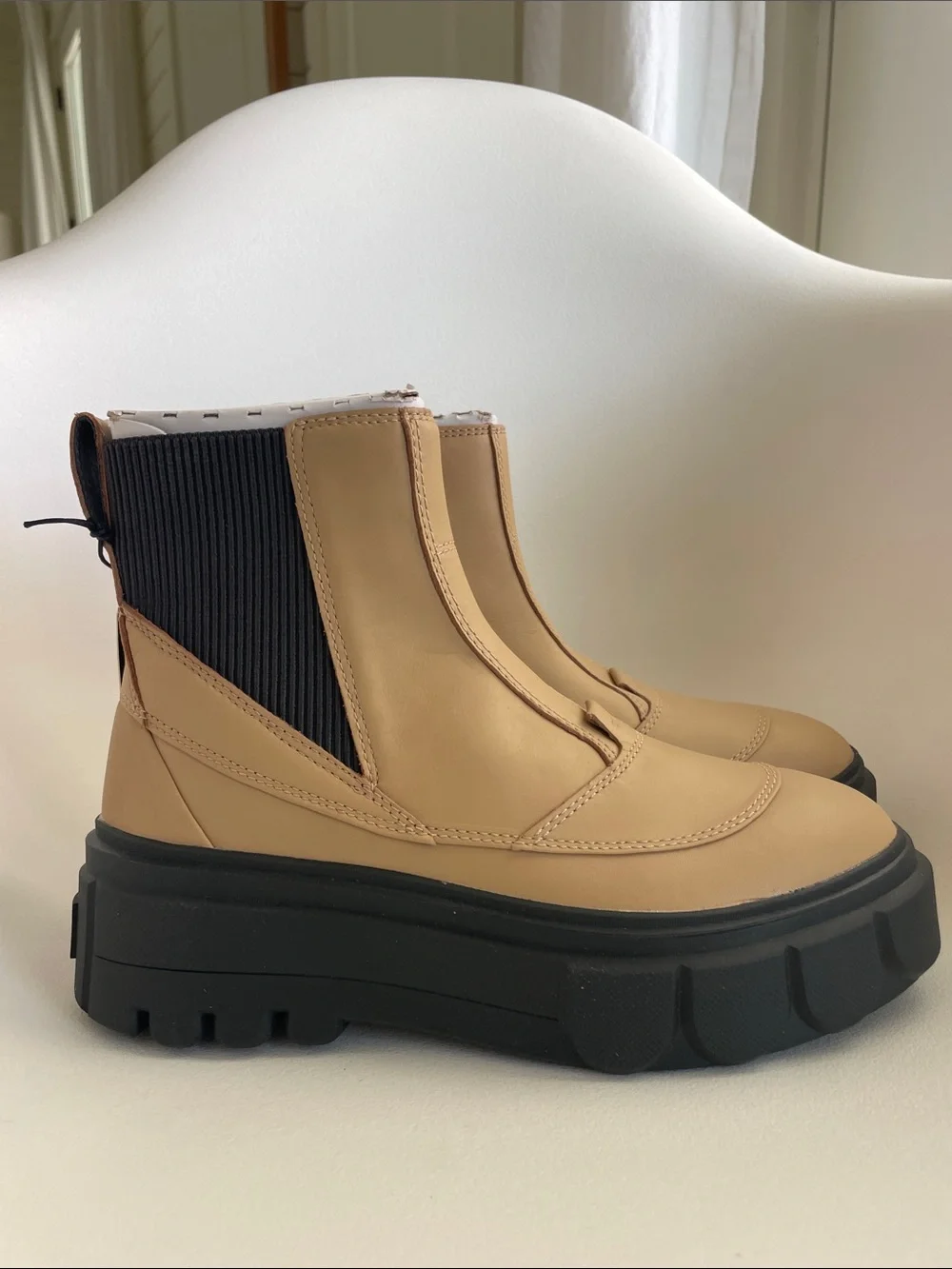 Sorel Caribou X Chelsea Waterproof Boots in Canoe/Jet size 8